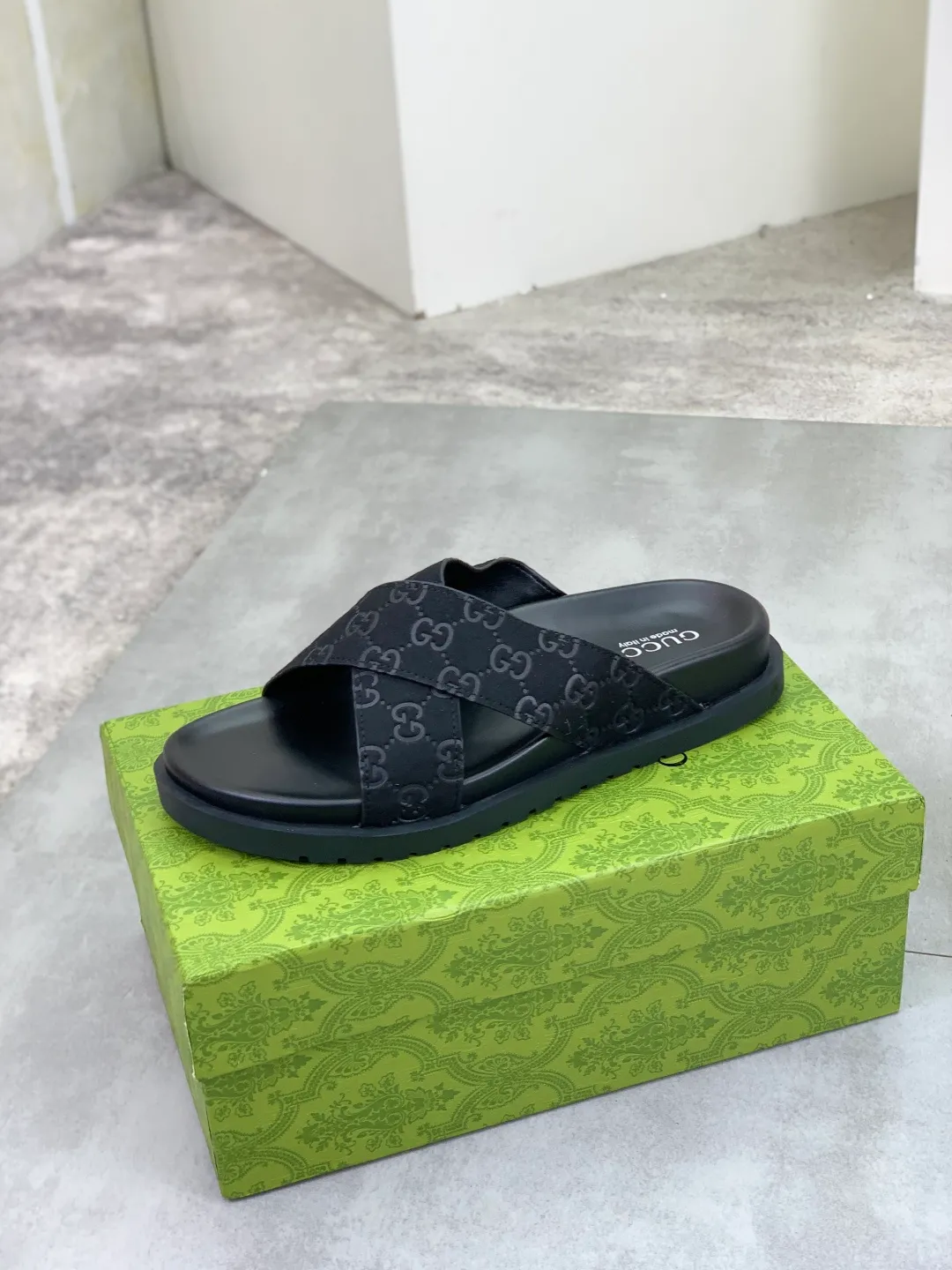 Men's Men's Shoes💰P320💰[New Style]🎁🎁🎁 High-quality GUCCI new casual slippers for the Year of the Snake, original official website, perfect workmanship, transmitting a kind of noble luxury, sublimating its definition of luxury in Gucci's high-end extraordinary craftsmanship. Original Gucci double G combination outsole, code number: 38-44 (45 customized)